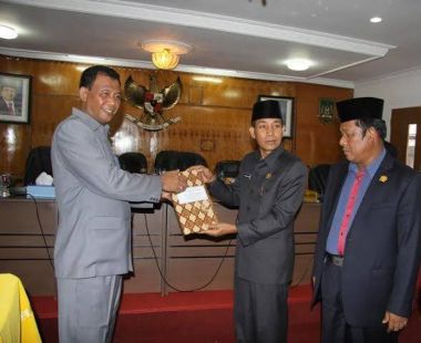 bupati-suyatno-respons-kritik-dari-dprd-rohil-mulai-hari-ini-seluruh-skpd-jangan-cobacoba