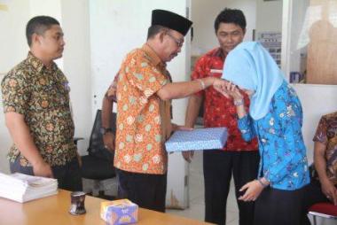 bagian-humas-dan-protokol-setda-inhil-lepas-mahasiswa-magang-dan-staf